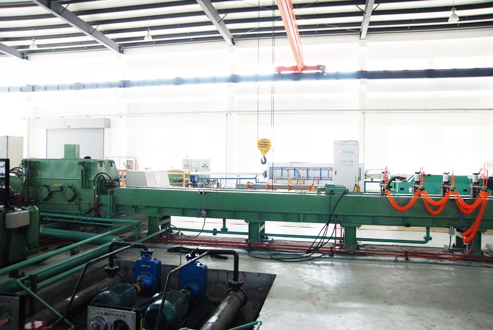 LG10-HS冷軋管機(兩輥周期式中速冷軋管機) LG10-HS冷軋管機(兩輥周期式中速冷軋管機)